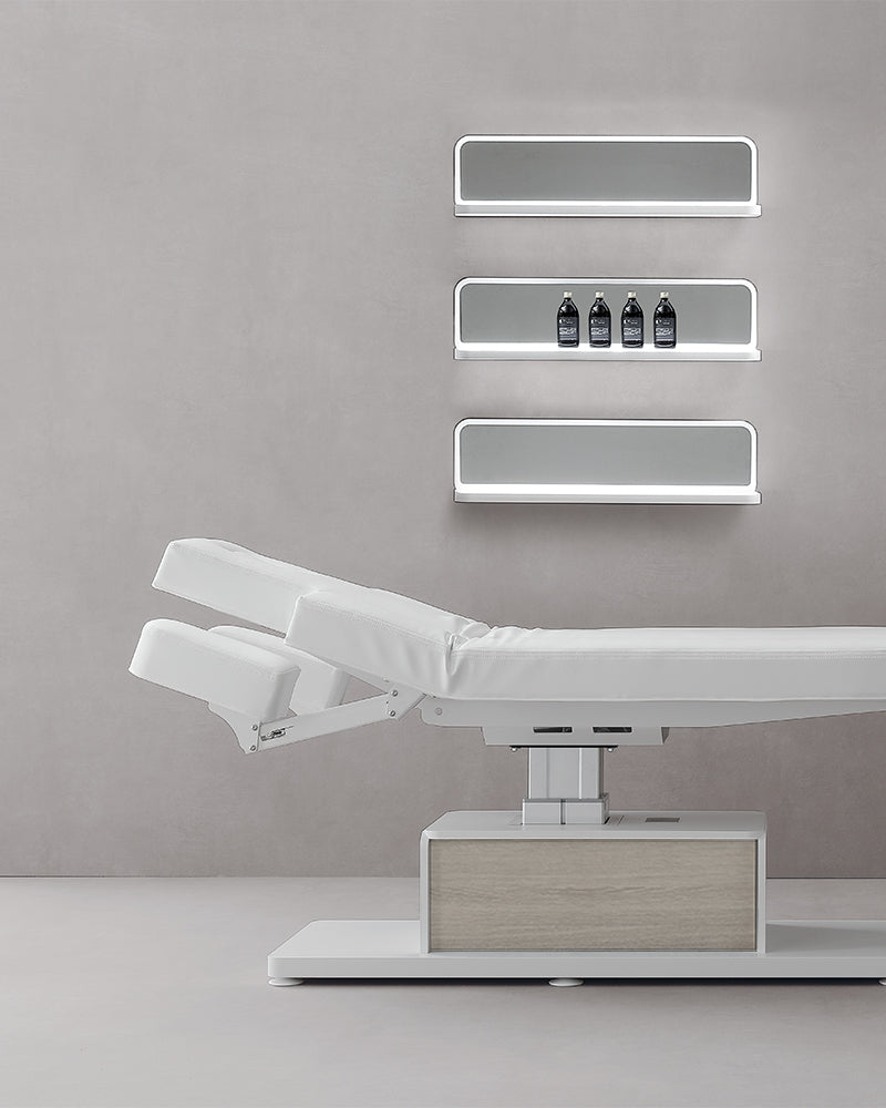 The Ben - Vit massagebrits med detaljer i grått ek-mönster - med motor - med justerbara armstöd